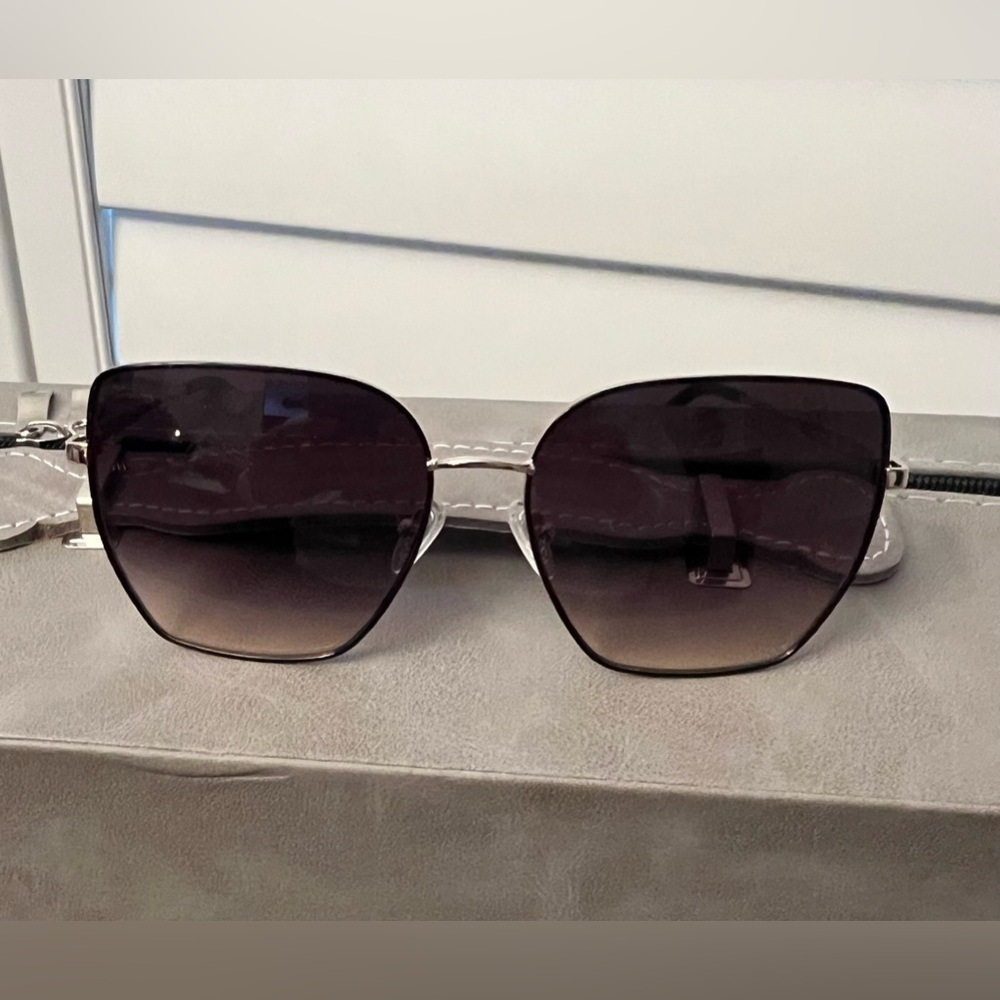 Oscar de la Renta sunglasses